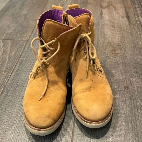 Shoes - Bionic woman’s tan boots